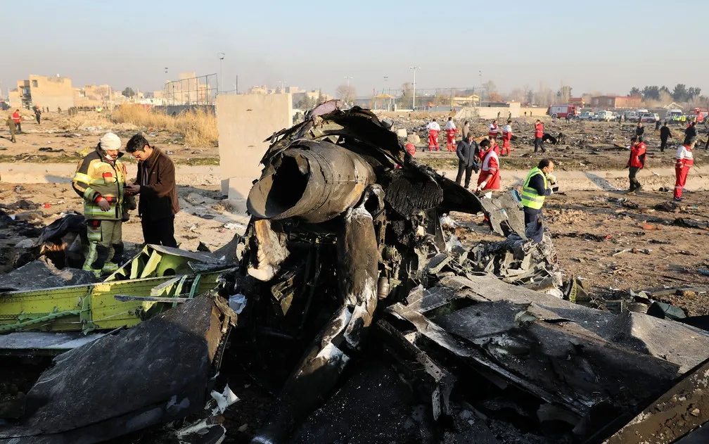 Avião ucraniano cai em Teerã; não há sobreviventes