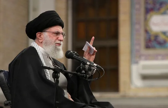 Aiatolá Khamenei diz que ataque do Irã foi "tapa na cara" dos EUA