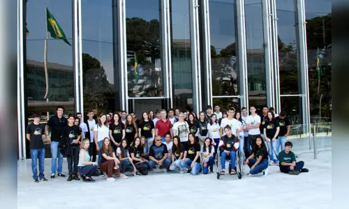 Estudantes aprendem sobre legislativo em visitas à Alep