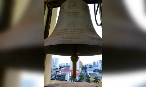 Sino da Catedral de Apucarana toca de madrugada e deixa moradores intrigados 