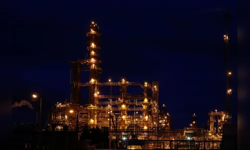 Conflito entre Irã e EUA faz preço do petróleo disparar