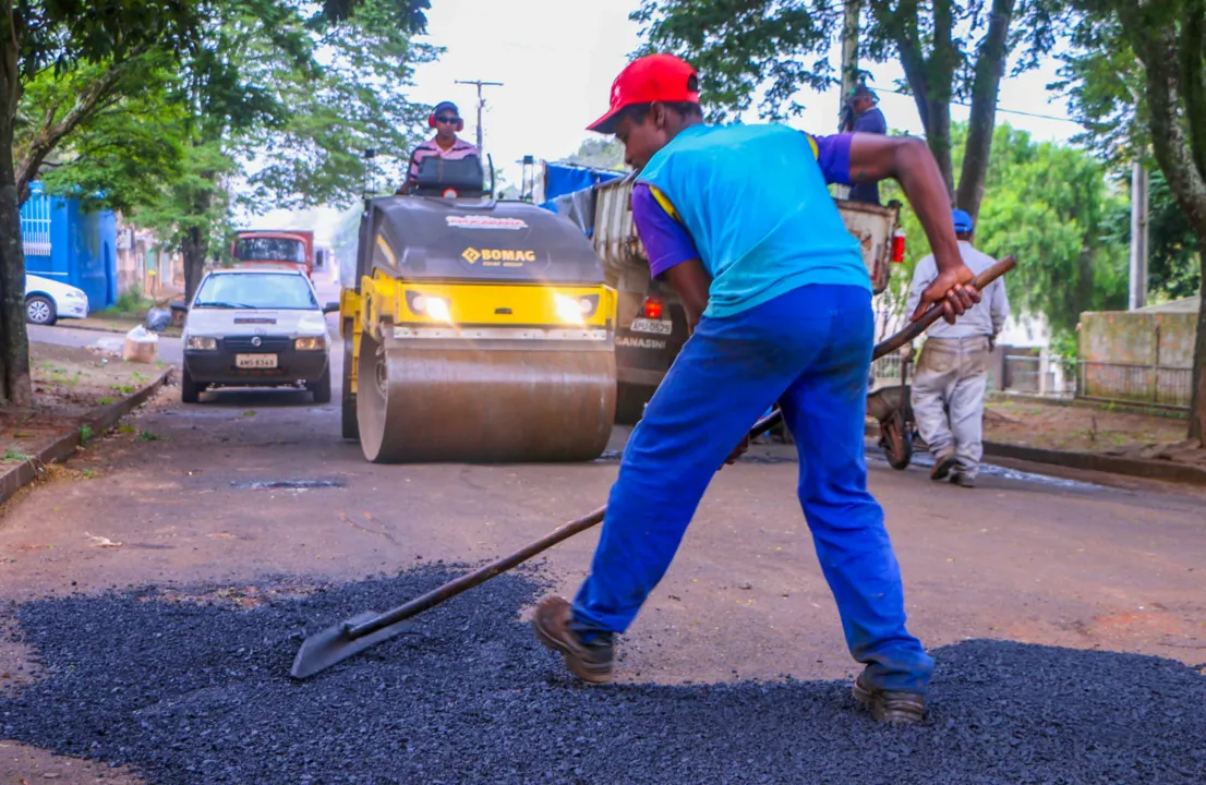 Após chuvas, Prefeitura intensifica recuperação do asfalto 