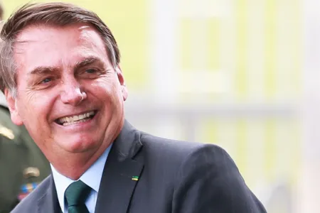 Bolsonaro sanciona lei que institui carteira nacional do autista