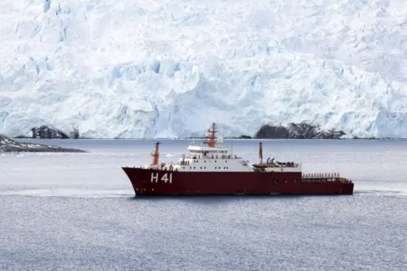 Antártica: navio Almirante Maximiano atravessa Estreito de Drake