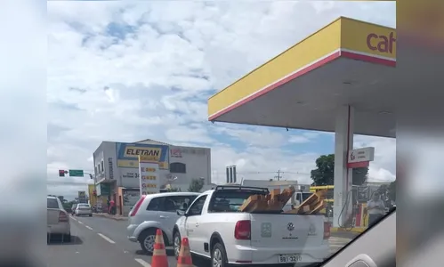 Veículos colidem na Avenida Minas Gerais, em Apucarana