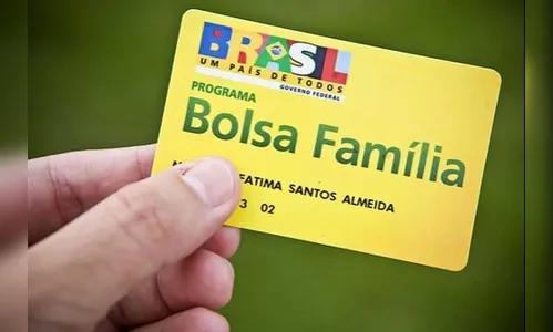 Projeto do 'novo Bolsa Família' é entregue a Bolsonaro