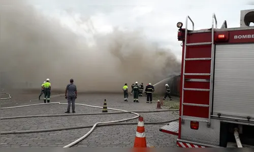 Incêndio atinge terminal do Porto de Santos