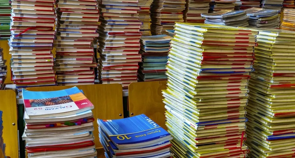 MEC estuda descartar 2,9 milhões de livros didáticos nunca utilizados