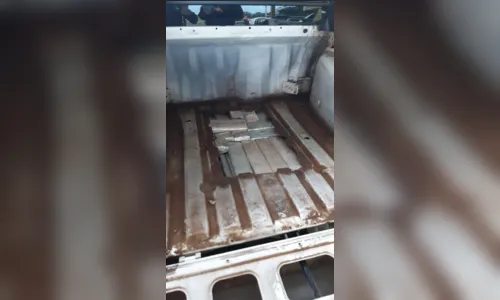 
							PRF prende motorista e apreende 162 kg de maconha, em Mandaguari
						
						