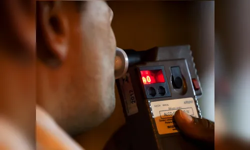 Passageira de carro sofre ferimentos após acidente em Apucarana; motorista estava embriagado