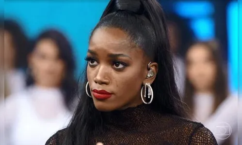 Iza chora com pedido de desculpas do pai no Domingão do Faustão