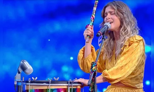 Carolina Dieckmann canta no Caldeirão do Huck e internautas detonam