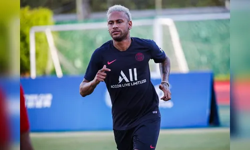 Para brasileiro Fabinho, Mbappé ganhará Bola de Ouro antes de Neymar