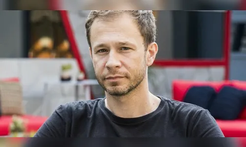 Cantora famosa negocia com a TV Globo para participar do próximo BBB