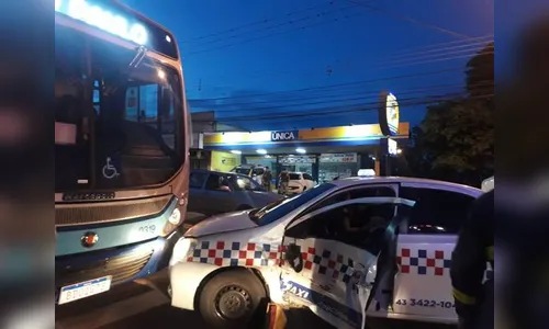 Taxista fica presa nas ferragens em acidente na Avenida Governador Roberto da Silveira