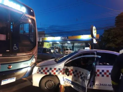 Taxista fica presa nas ferragens em acidente na Avenida Governador Roberto da Silveira