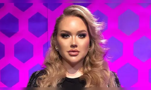 Youtuber de maquiagem revela ser transexual após ser chantageada