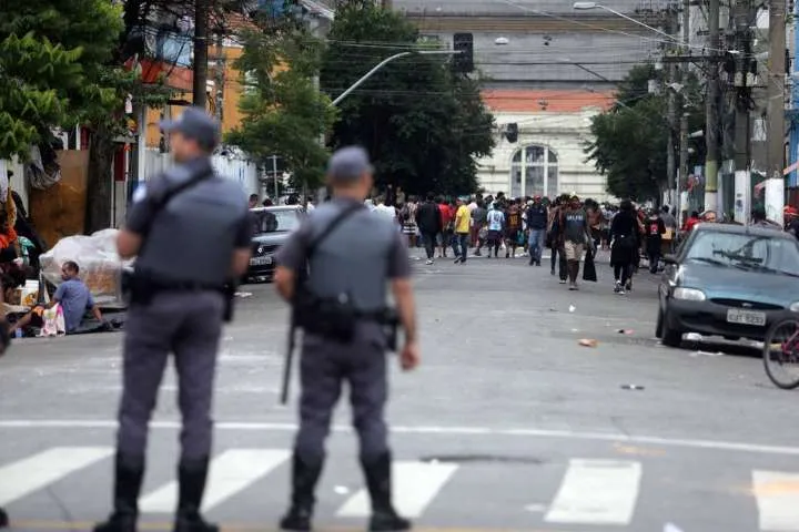 Tumulto entre usuários de droga e PMs na Cracolândia termina em tiroteio