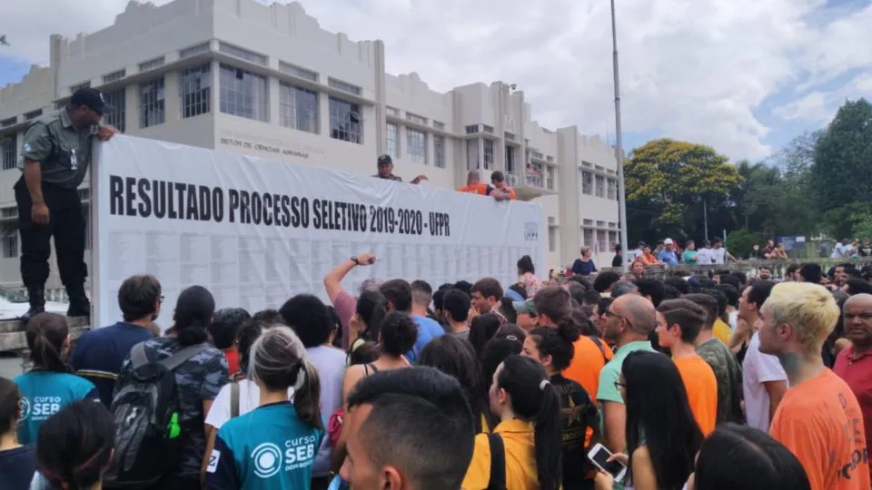O resultado do vestibular também foi divulgado no Campus Cabral (Foto: Marcelo Borges/Banda B)