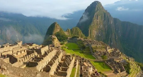 Brasileiros são presos por depredar e defecar em ruínas de Machu Picchu