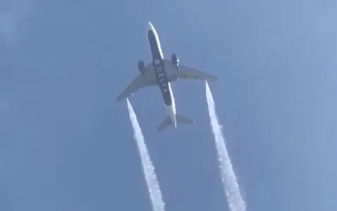 Avião é obrigado a jogar combustível sobre escola em Los Angeles