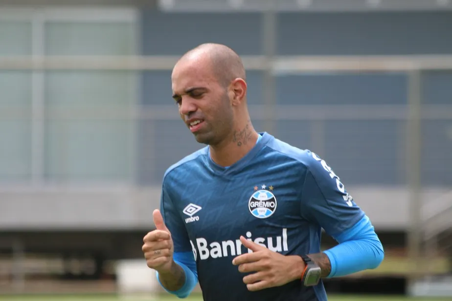 Grêmio faz acordo e anuncia rescisão do contrato de Tardelli