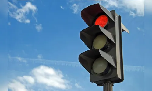 PM dá dicas para evitar assaltos em semáforo; caso aconteceu no centro de Apucarana