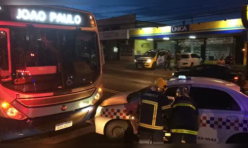 Vídeo mostra acidente envolvendo táxi em Apucarana; assista