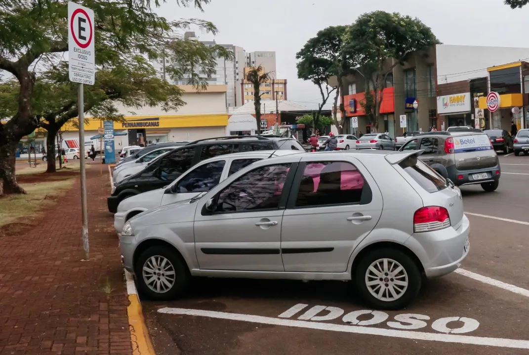 GM de Apucarana vai fiscalizar uso irregular de vagas especiais no estacionamento rotativo 