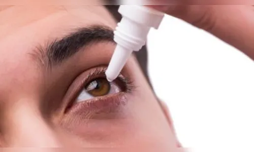 Mulher é condenada nos EUA por matar marido com colírio na água