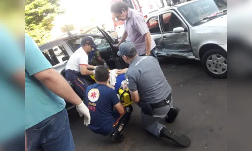 
							Motorista faz conversão à esquerda e causa acidente na Avenida Minas Gerais; quatro pessoas ficaram feridas
						
						