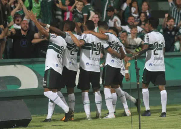 Com gol no apagar das luzes, Coxa vence o FC Cascavel de virada no Couto Pereira