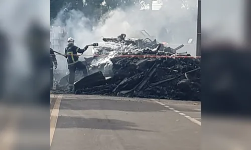 Incêndio atinge barracão de autopeças, em Maringá