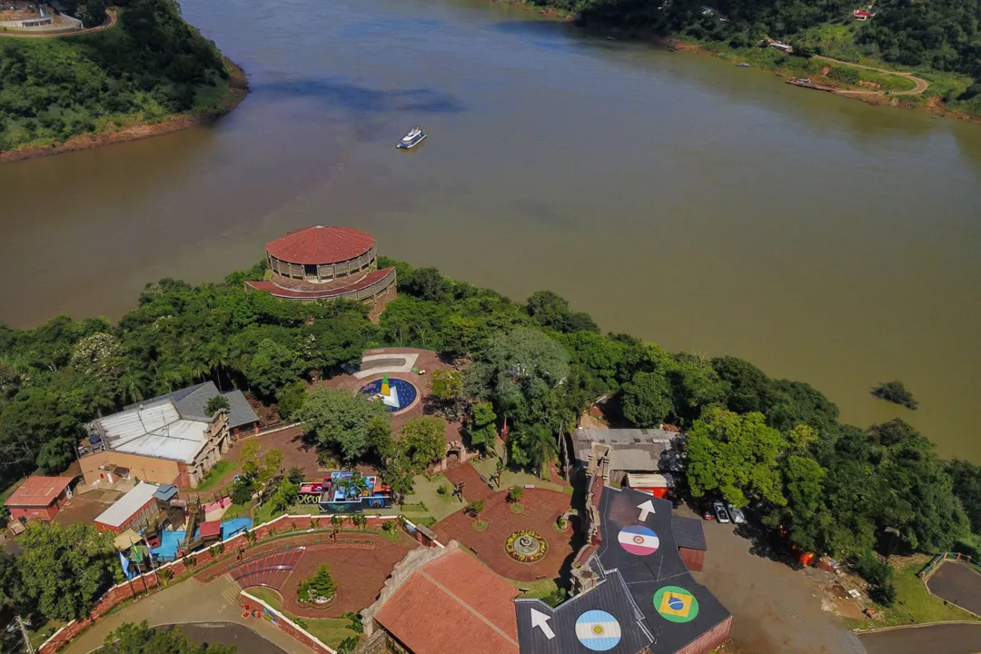 Paraná bloqueia fronteira para inibir entrada de foragidos do Paraguai