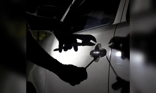 Dois são presos após bater carro furtado, em Ivaiporã