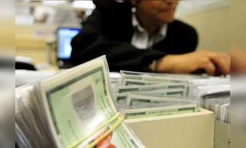 Cidadãos enfrentam dificuldades para agendar emissão da identidade; saiba como marcar atendimento