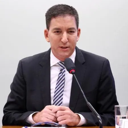 Para NYT, acusação a Greenwald é 'ataque à imprensa livre'