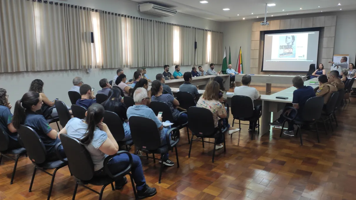 A reunião de trabalho foi realizada no salão nobre da Prefeitura de Ivaiporã. (Foto: Ivan Maldonado)