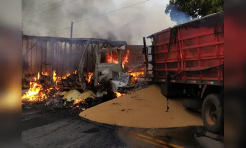 
							Carreta com placas de Apucarana pega fogo após colisão em São Pedro do Ivaí; uma pessoa morreu
						
						