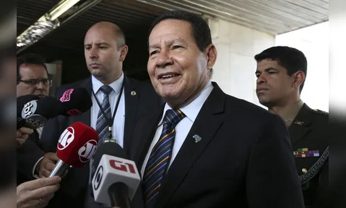 Mourão diz que governo pode convocar militares e ceder ao INSS