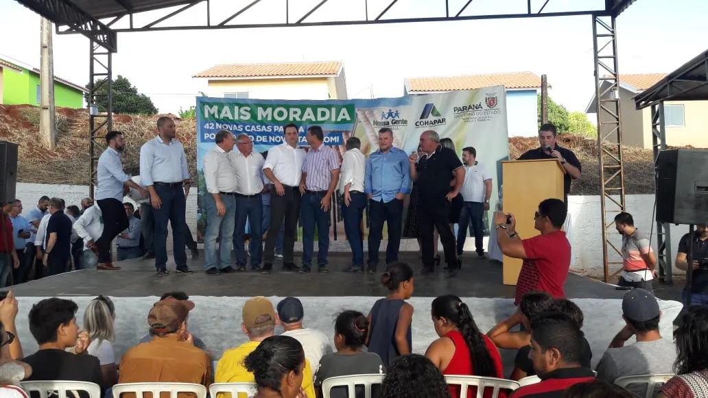 Governador entrega 42 casas em Novo Itacolomi