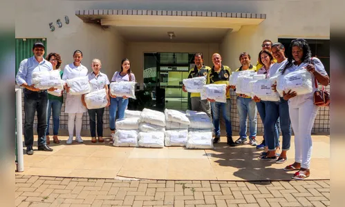 Economia Solidária e Moto Clube doam fraldas para idosos