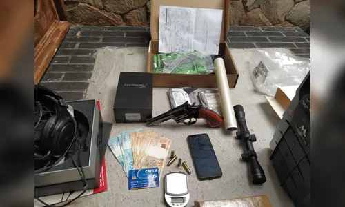 PM de Arapongas prende homem com arma e drogas no Conjunto Flamingos