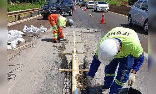 Viaduto da PR-445, em Londrina, passa por manutenção