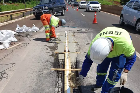 Viaduto da PR-445, em Londrina, passa por manutenção