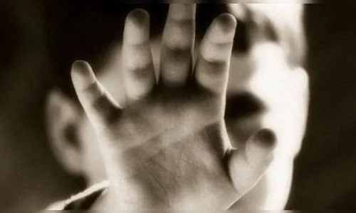 Crianças de 2 e 3 anos que sofriam maus tratos em Arapongas são resgatadas 