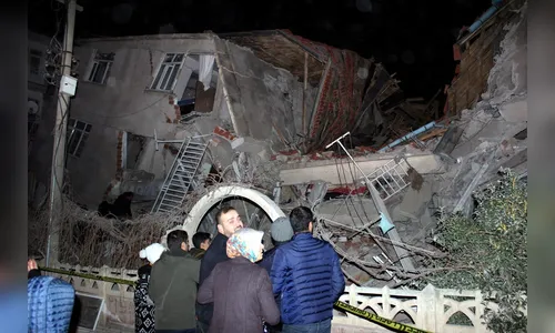 Terremoto de magnitude 6,8 deixa ao menos 4 mortos no leste da Turquia