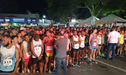 Foi dada a largada para a corrida de 10 quilômetros da 58ª Prova Pedestre 28 de Janeiro; AO VIVO