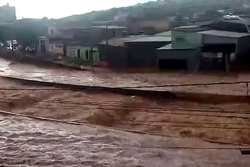 Enchentes e deslizamentos provocam 38 mortes em MG