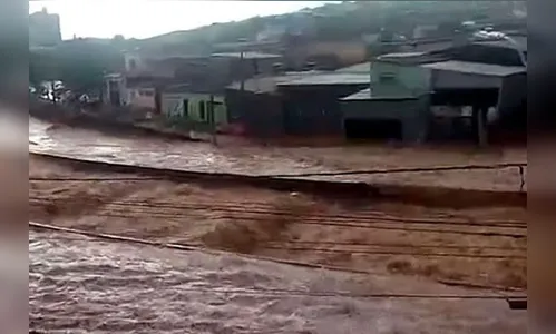 Enchentes e deslizamentos provocam 38 mortes em MG